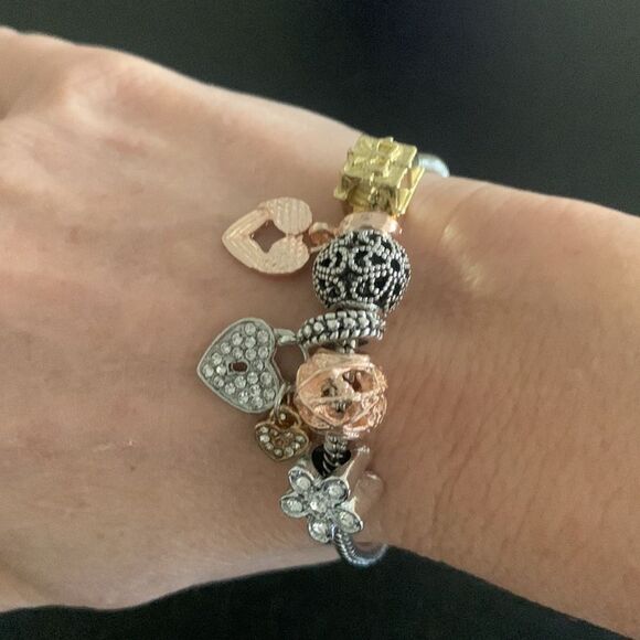 Men’s Mixed Metal Tone Charm Bracelet with Beads, Heart & Flower Charms - Picture 10 of 10